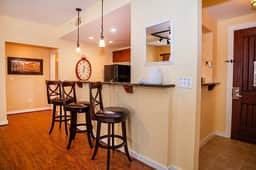 1-BR private courtyard- close to entrance & pool/hot tub- near beaches - Image 5