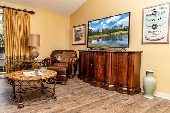 1 BR King bed -private balcony-pool & hot tub-sleeps 4-top floor unit - Image 5