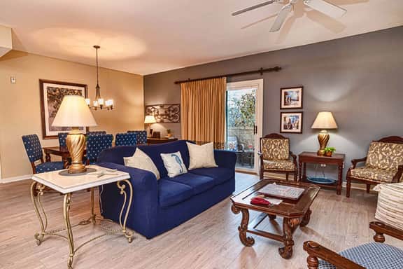 6204-1 balcony-no carpet-full kitchen-W/D-cable-community pool & hot tub - Image 2