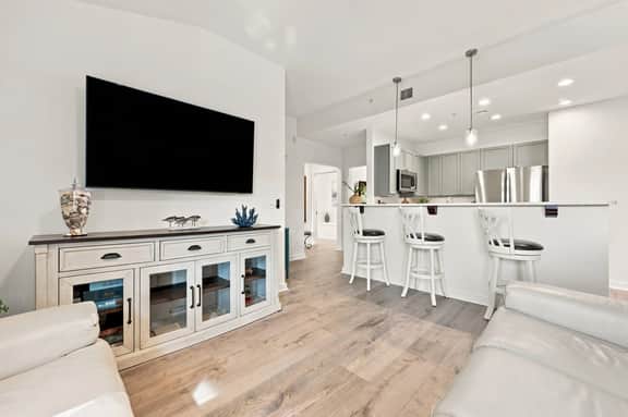 King beds -2 balconies-sleeper sofa-W/D-community pool & hot tub! - Image 3