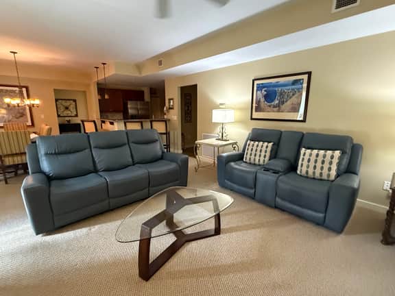 5201 luxury condo-balcony w/ close up water views-sleeps 6-pool/hot tub - Image 2