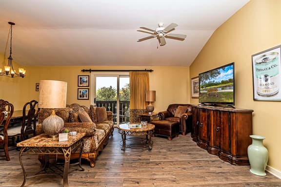 2BR- King- Pool/hot tub- 2-balconies- sleeps 6- near historic district - Image 1